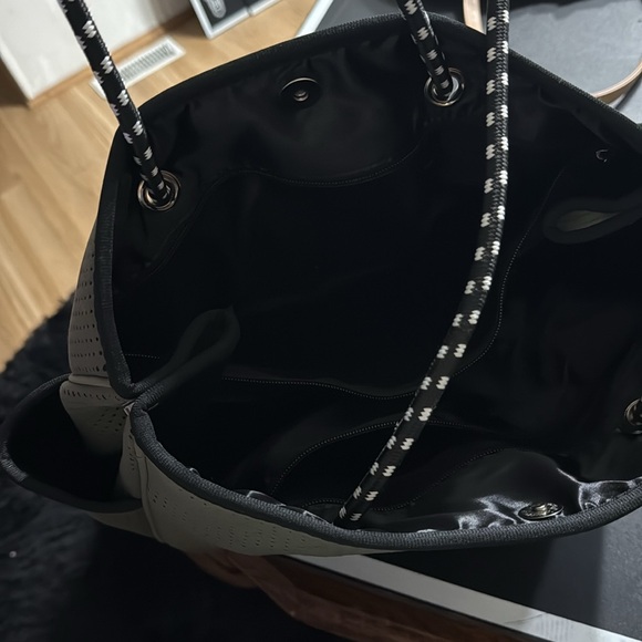 Ty Sage Green Perforated Tote Bag - Picture 4 of 5